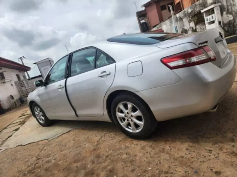 Toyota Camry   - 2010