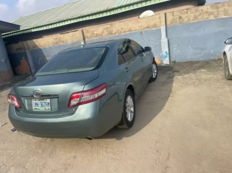 Toyota Camry   - 2009