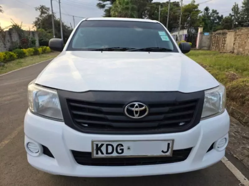 Toyota Hilux   - 2014