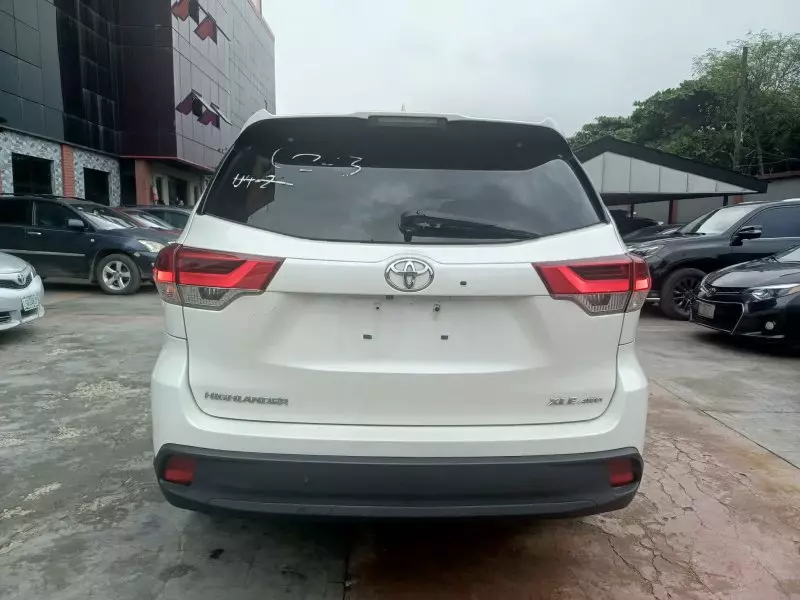 Toyota Highlander   - 2017