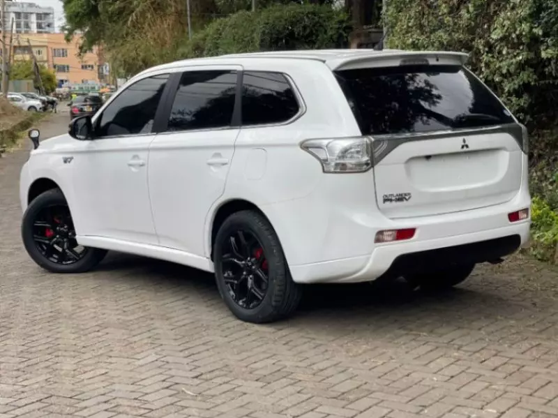 Mitsubishi OUTLANDER   - 2014