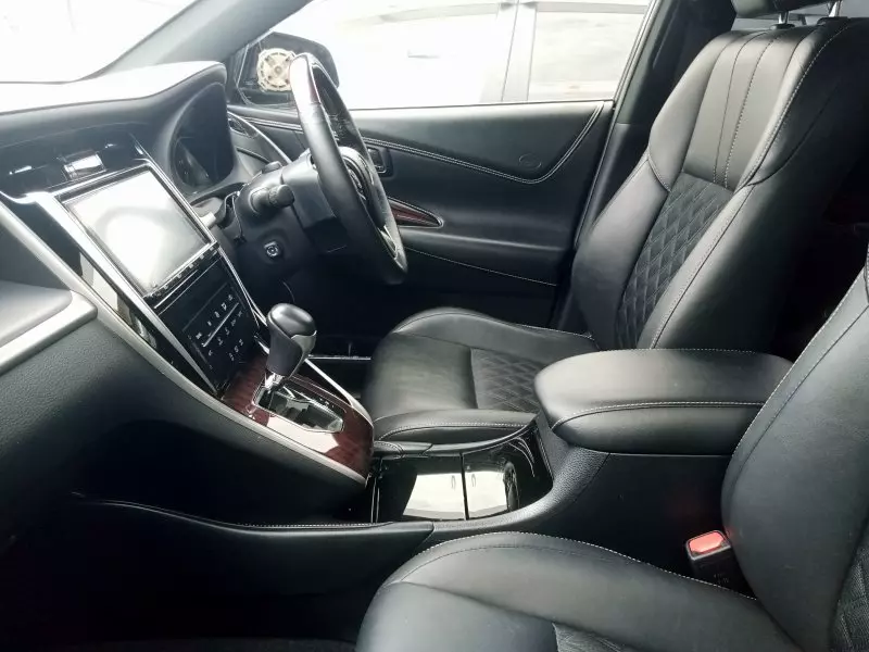 Toyota Harrier   - 2016