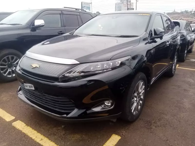 Toyota Harrier   - 2016