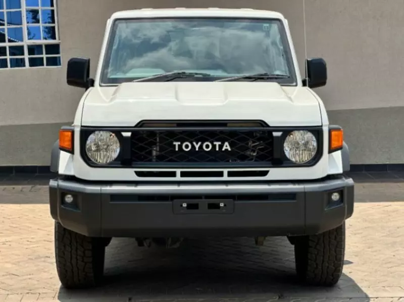 Toyota Land Cruiser 79 Double Cabin