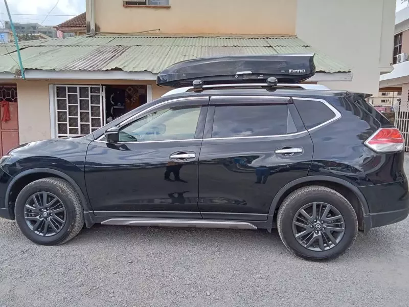 Nissan X-TRAIL   - 2017