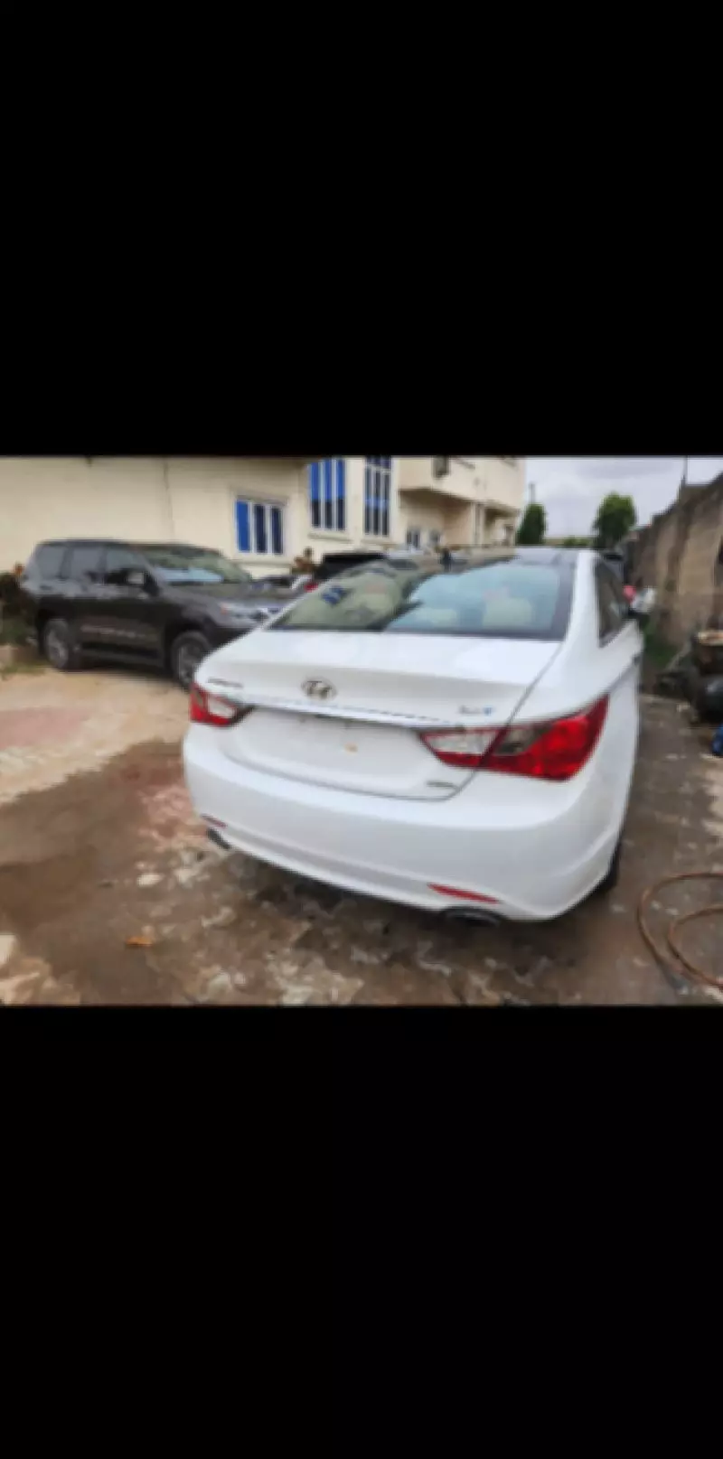 Hyundai Sonata   - 2012