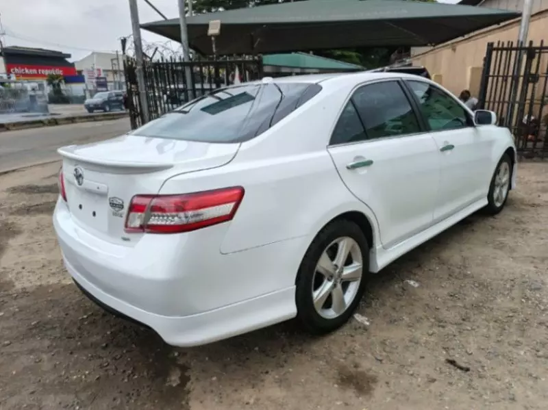 Toyota Camry   - 2011