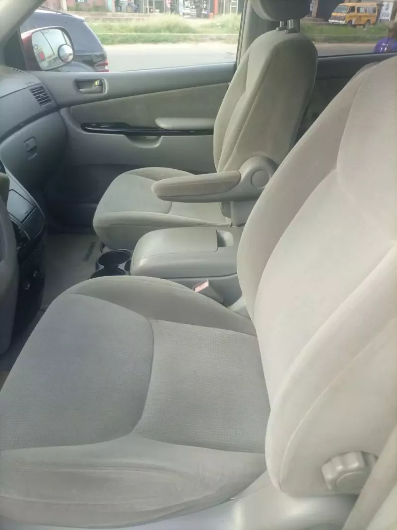 Toyota Sienna   - 2004