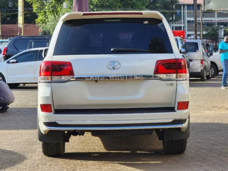 Toyota Land Cruiser V8   - 2017