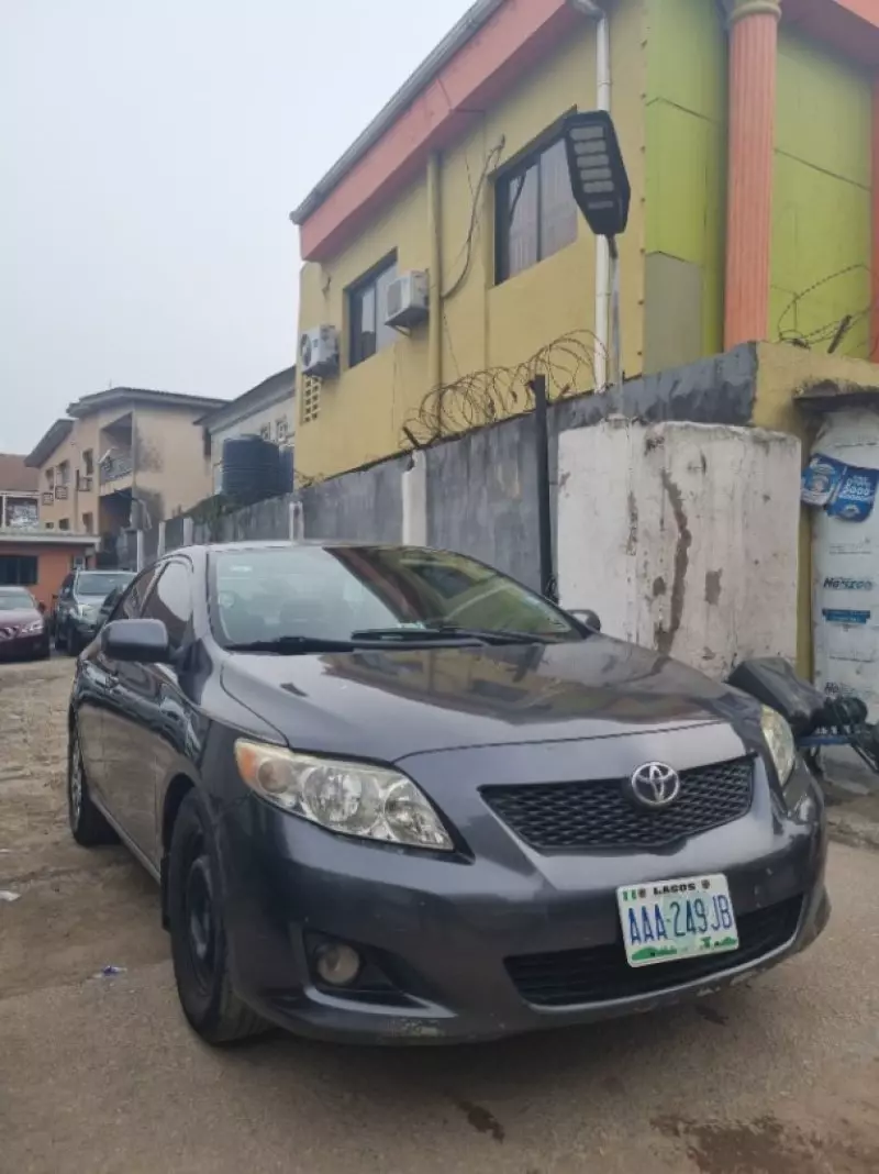 Toyota Corolla   - 2010