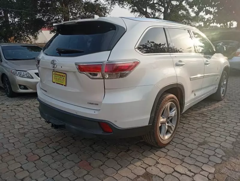 Toyota Highlander   - 2015