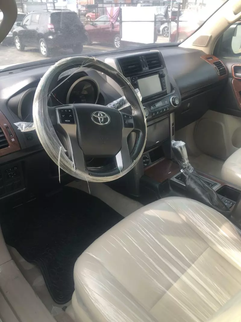 Toyota Land Cruiser Prado   - 2012