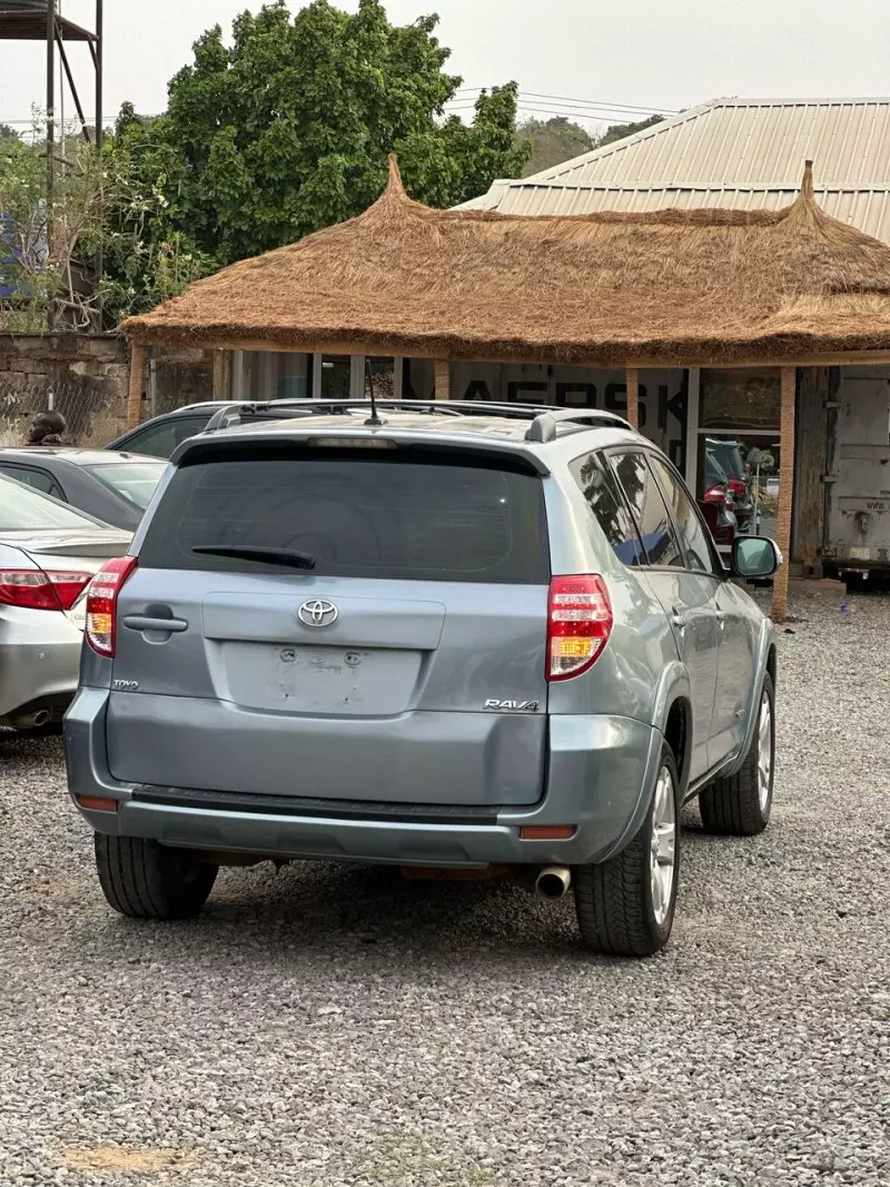 Toyota RAV 4   - 2009