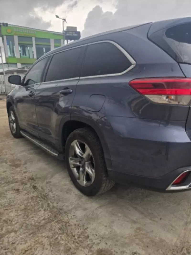 Toyota Highlander   - 2017