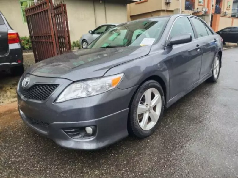 Toyota Camry   - 2010