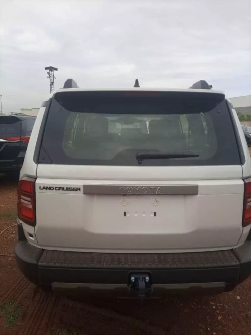 Toyota Land Cruiser Prado   - 2025