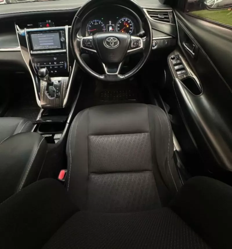 Toyota Harrier   - 2014