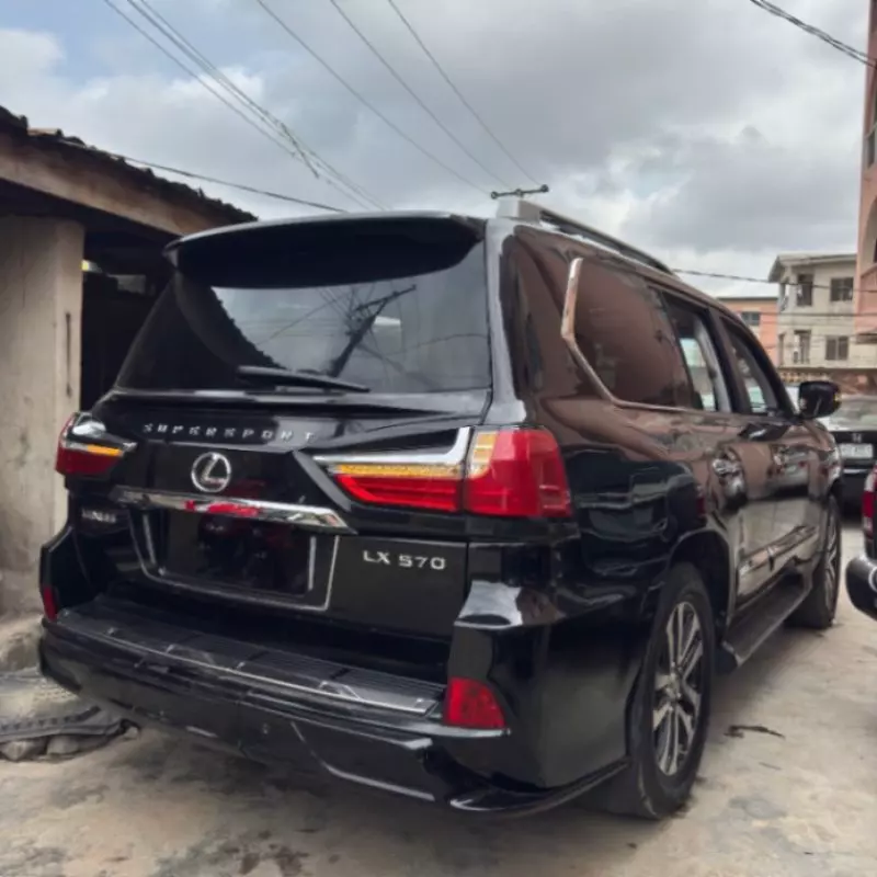 Lexus LX 570   - 2013
