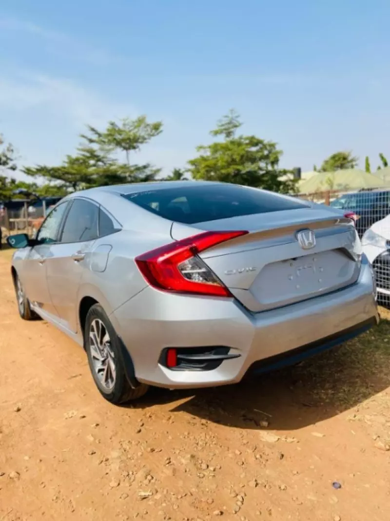 Honda Civic   - 2016