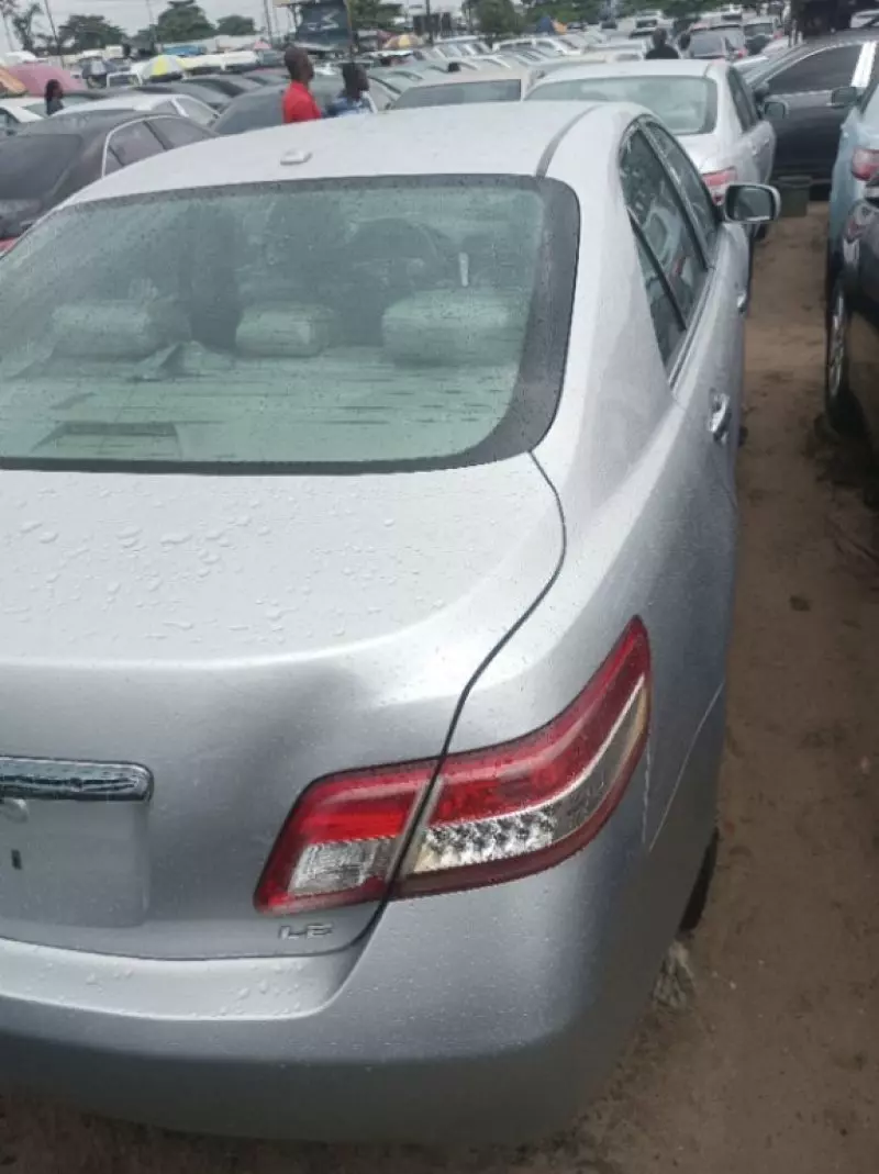 Toyota camry   - 2010