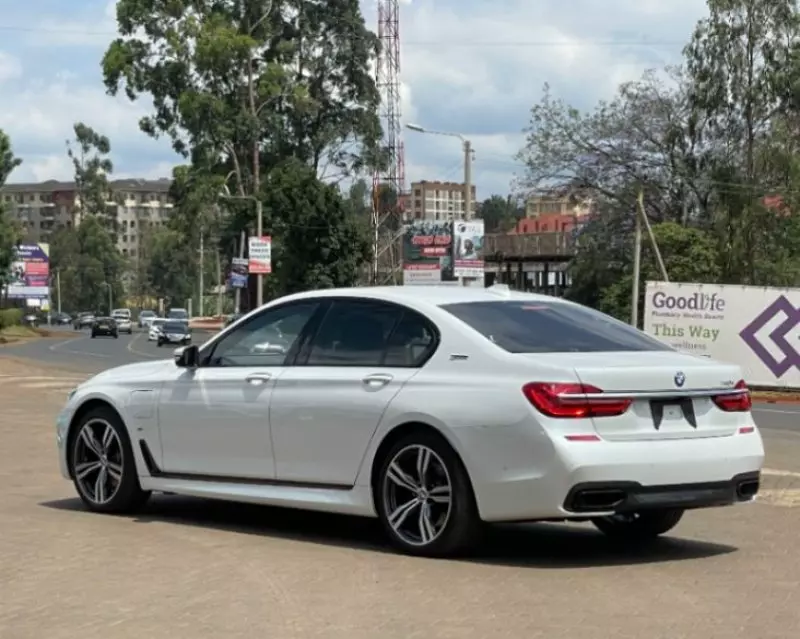 BMW 740   - 2017