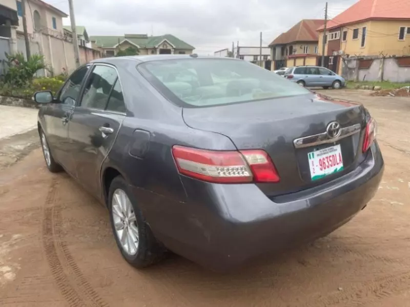 Toyota Camry   - 2010