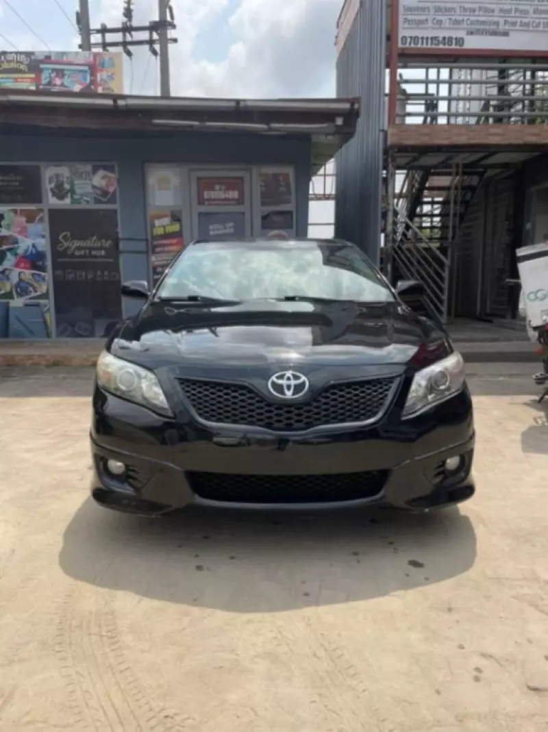 Toyota Camry   - 2011