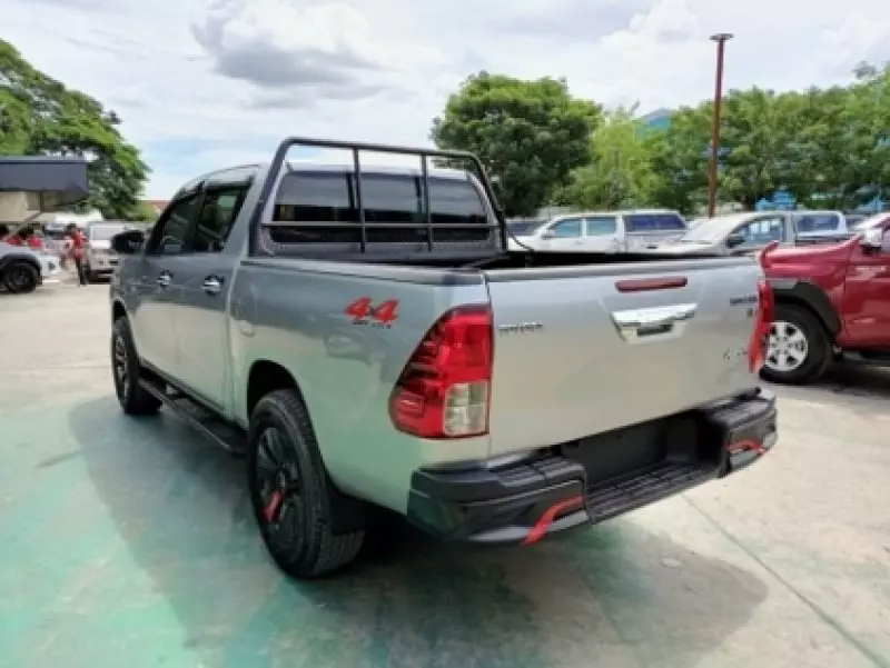 Toyota Hilux   - 2016