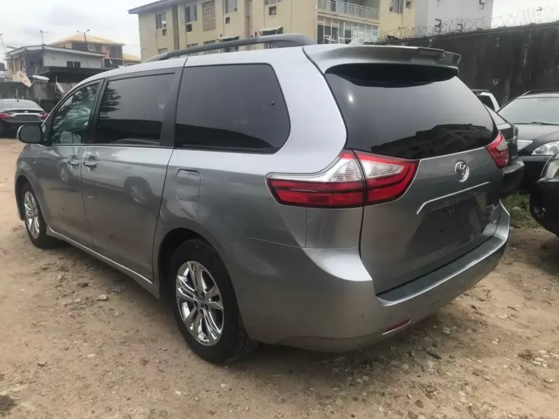 Toyota Sienna   - 2018