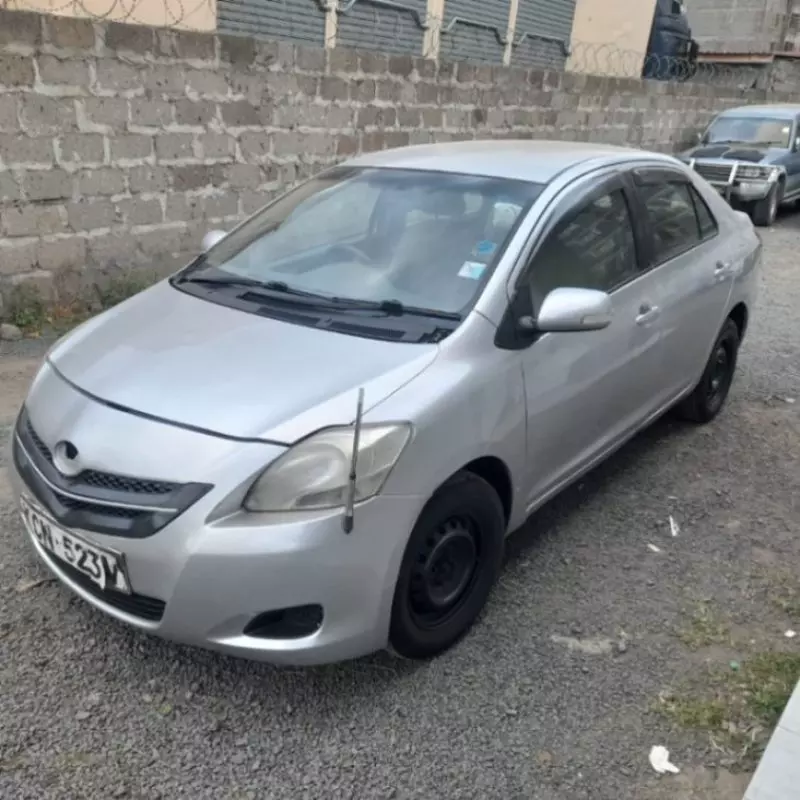 Toyota Belta   - 2011