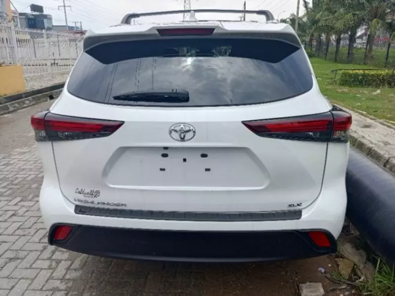 Toyota Highlander   - 2024