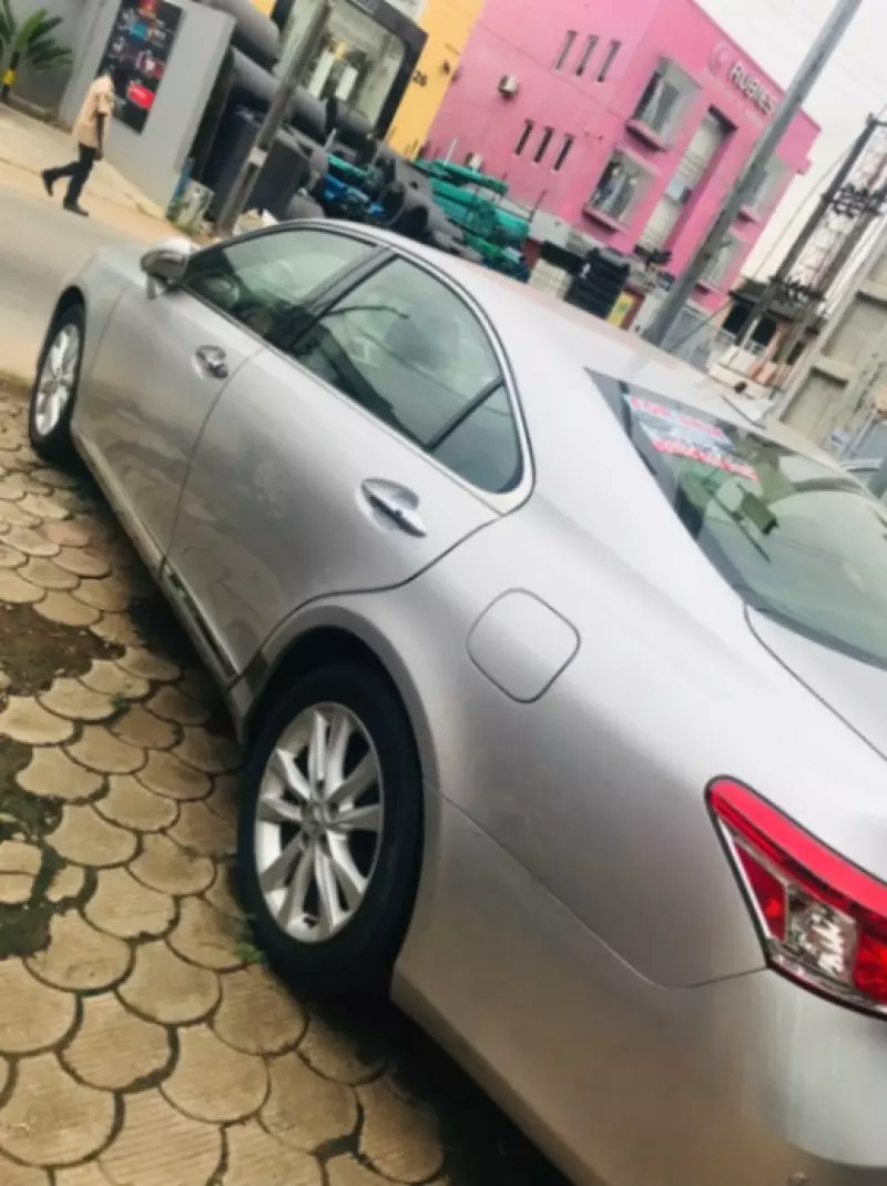 Lexus ES 350   - 2012