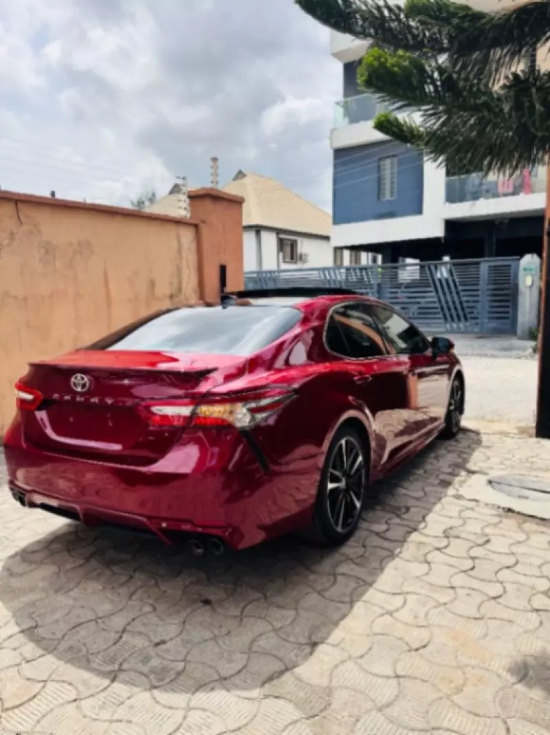 Toyota Camry   - 2018