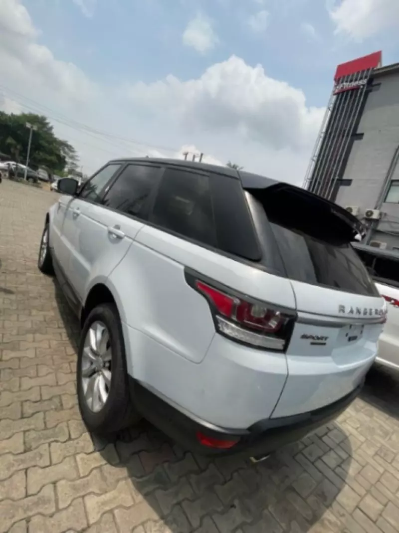 Land Rover Range Rover Sport   - 2016