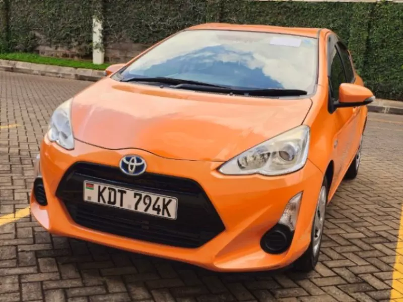 Toyota Aqua Hybrid   - 2017