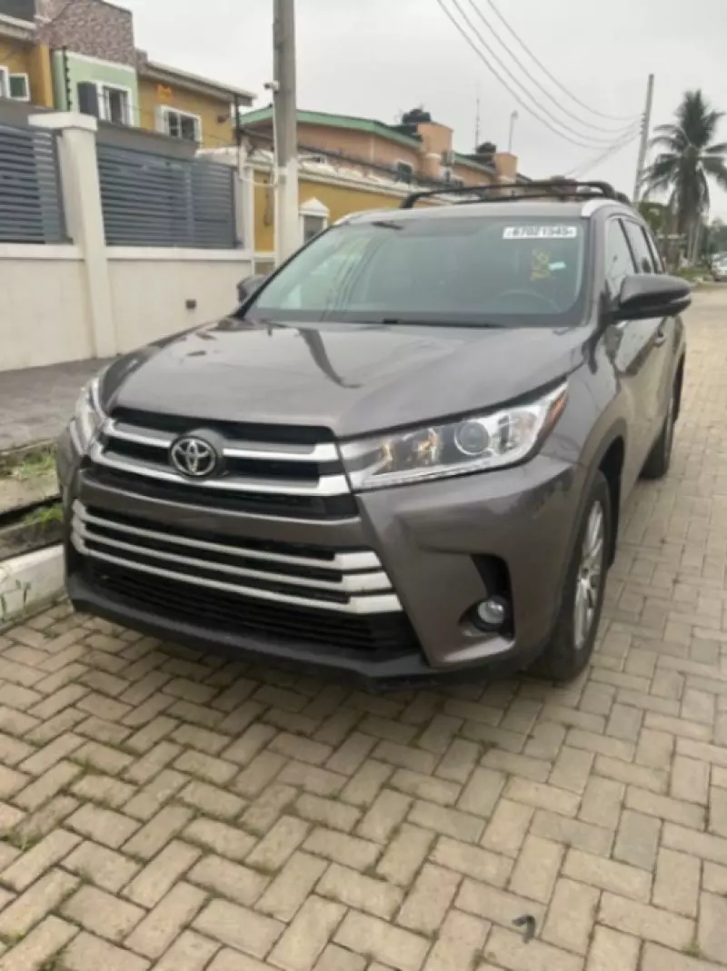 Toyota Highlander   - 2016