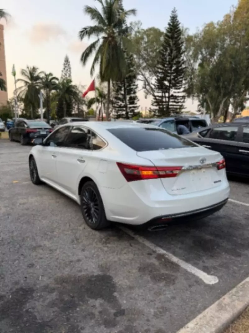 Toyota Avalon   - 2018