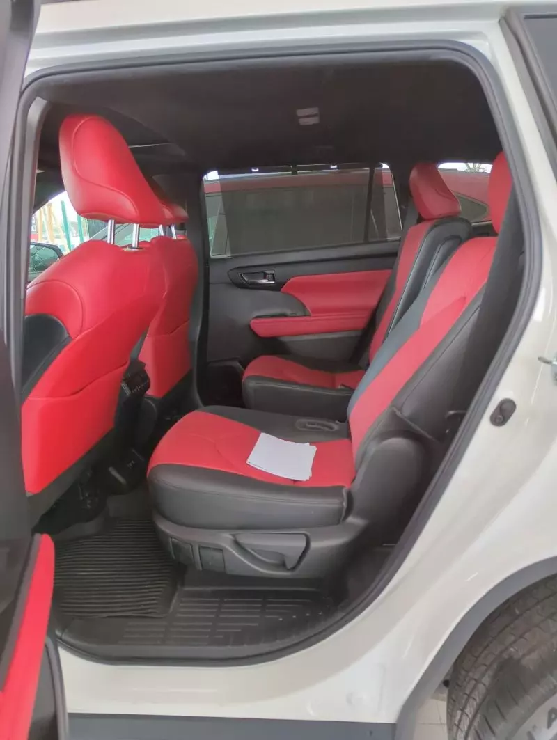 Toyota Highlander   - 2021