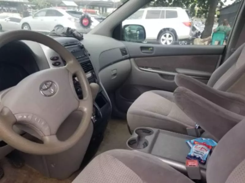 Toyota Sienna   - 2006