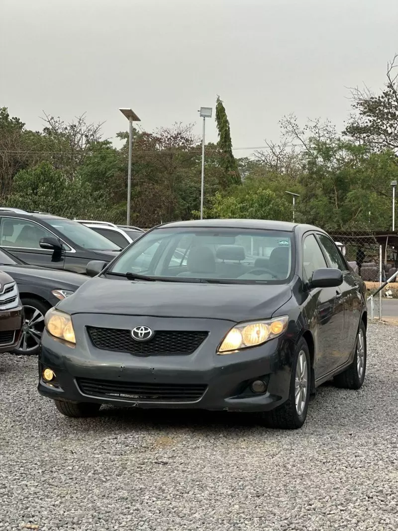 Toyota Corolla   - 2009