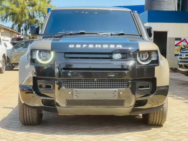 Land Rover Defender   - 2022