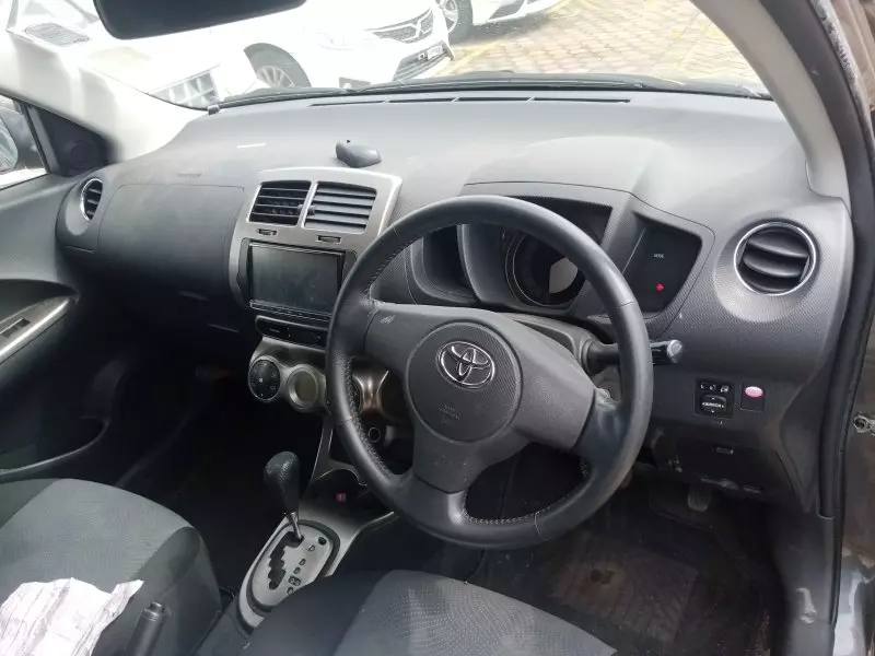 Toyota Ist    - 2012