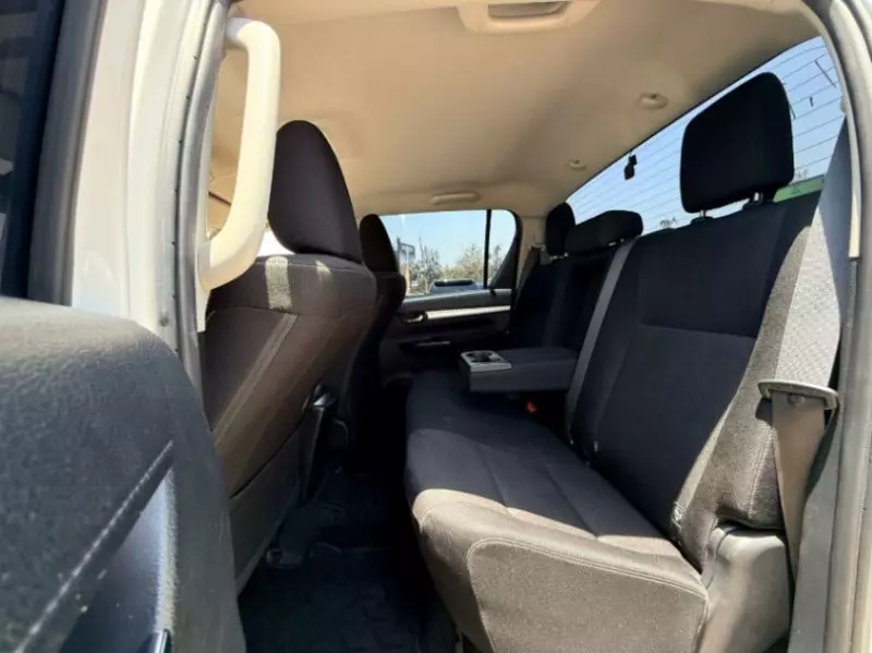 Toyota Hilux   - 2021