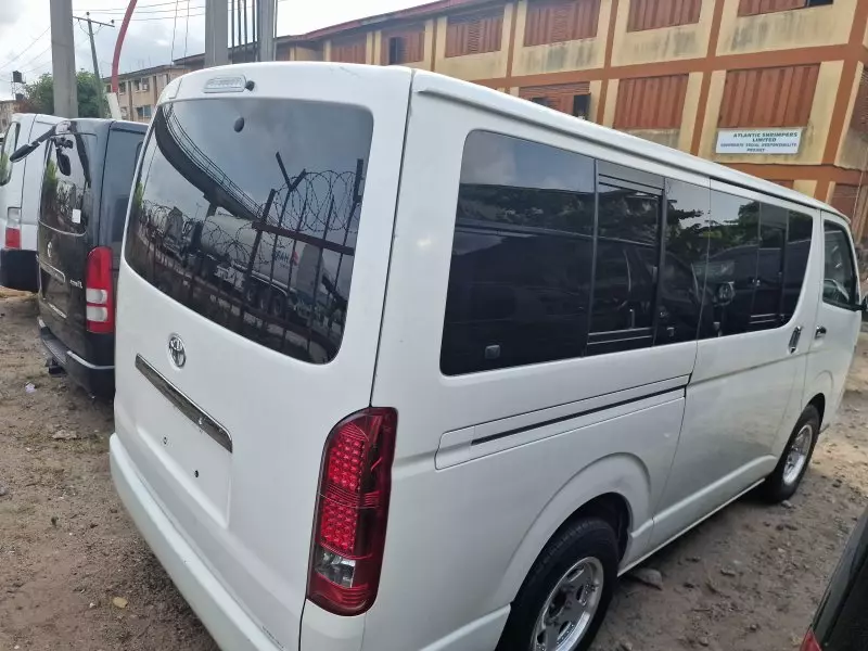 Toyota Hiace   - 2009