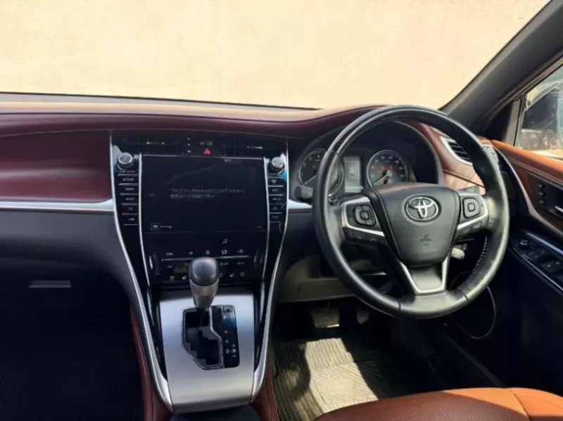 Toyota Harrier   - 2018