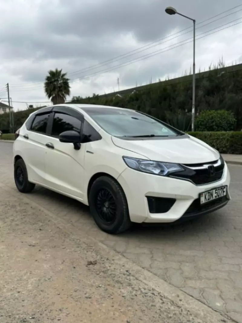 Honda Fit Hybrid    - 2016