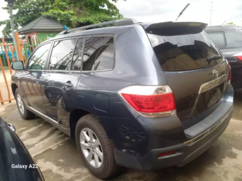 Toyota Highlander   - 2013