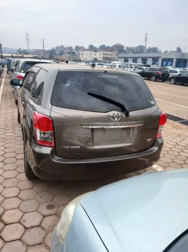 Toyota Fielder    - 2012