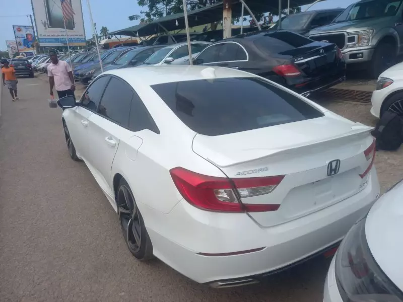 Honda Accord   - 2018