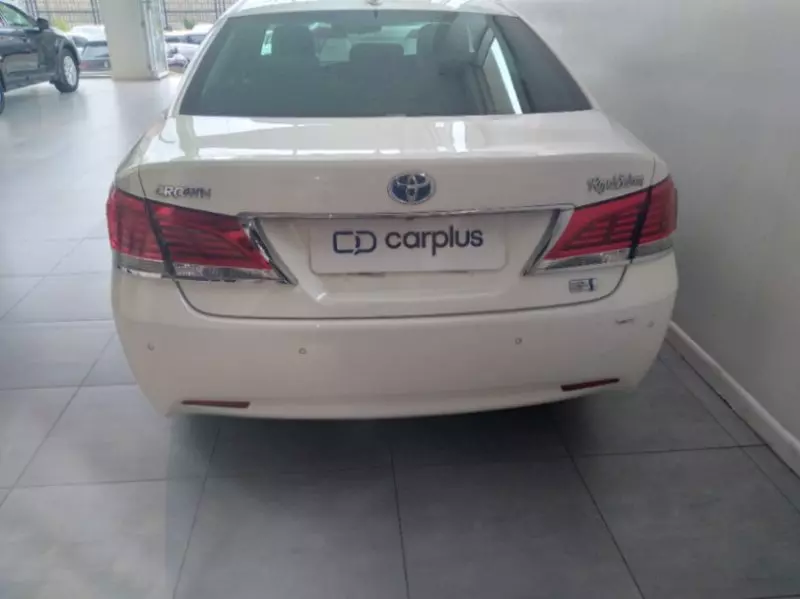 Toyota Crown   - 2016
